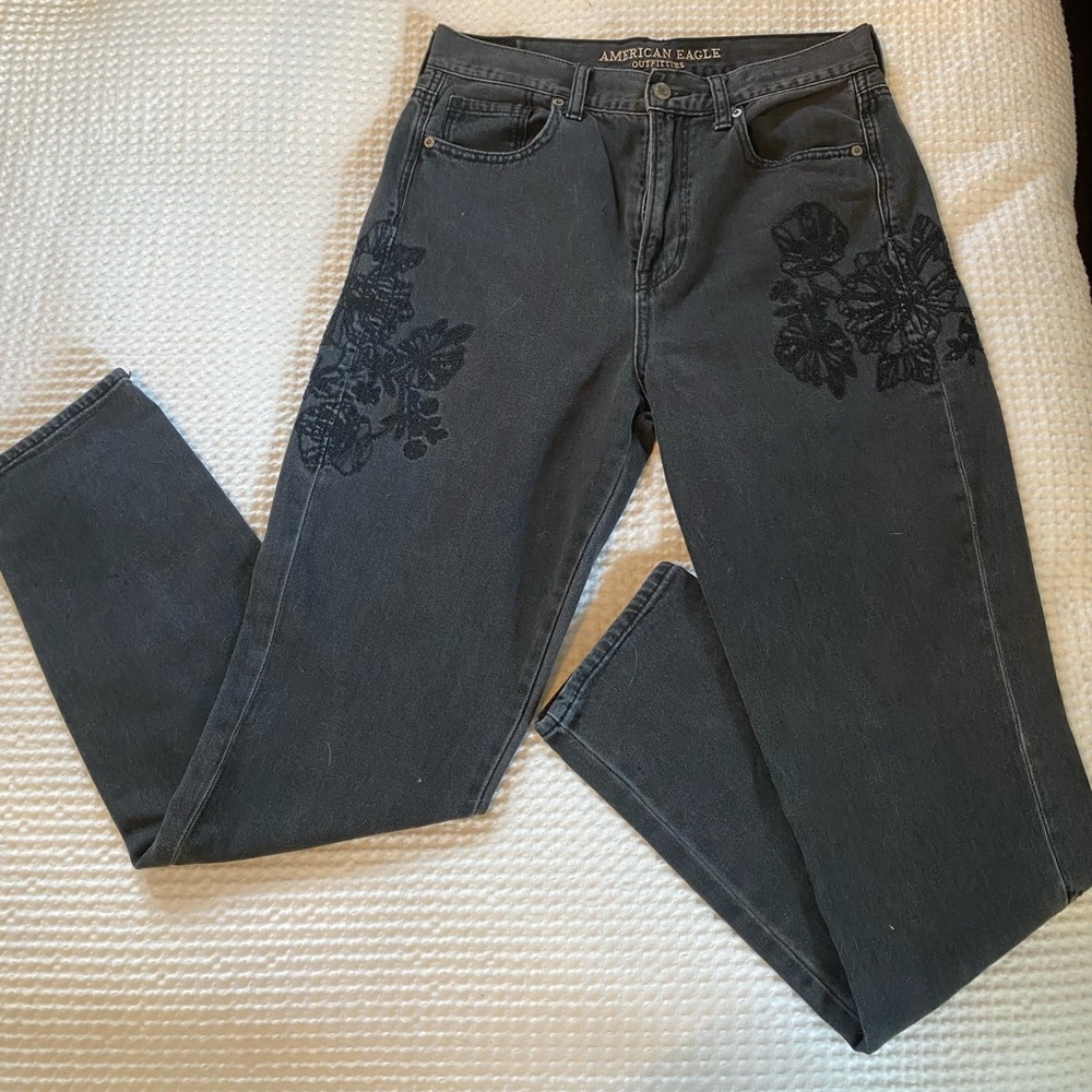 American Eagle Outfitters Women's Black Floral Mom Jeans
